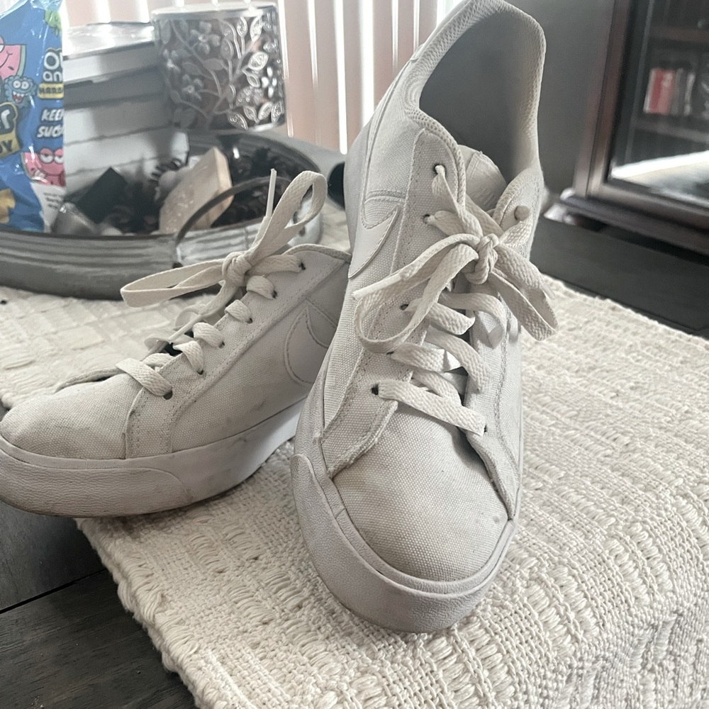 Nike legacy court